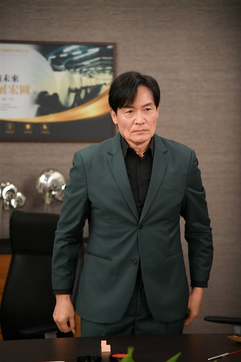 59歲霍正奇在《針線緣》坐擁3個老婆。(圖/三立提供)