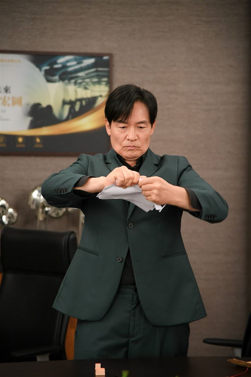 霍正奇被封「八點檔最忙男人」。(圖/三立提供)