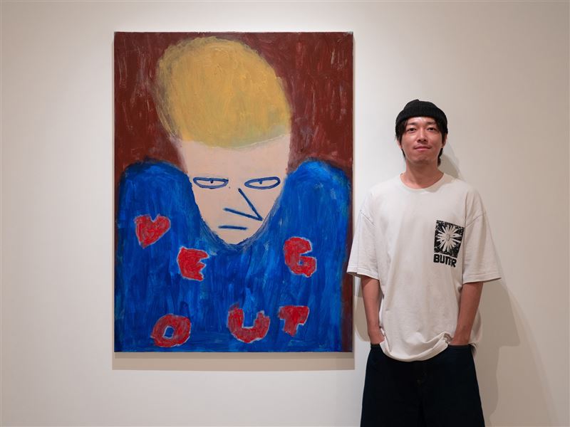 誠品畫廊│桑拿大可個展《一件內褲,一雙襪子》展覽更首度公開其創作生涯正式的「第一幅自畫像」,呈現十多年來的創作心境與自我凝視。(圖/主辦單位提供)