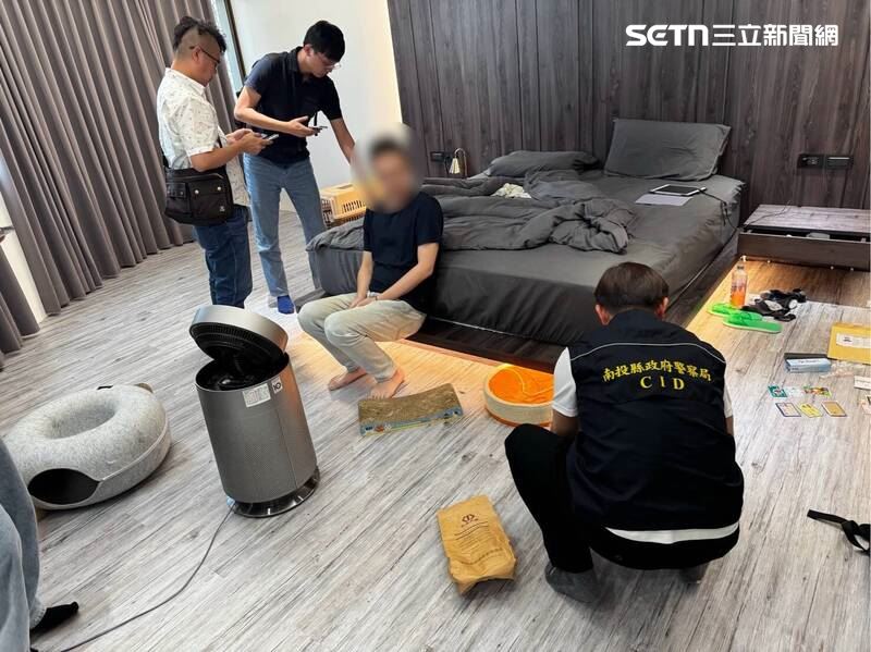 南投警方破獲台中大型水房,逮捕主嫌林男等28人,查扣現金600多萬元。(圖/翻攝畫面)