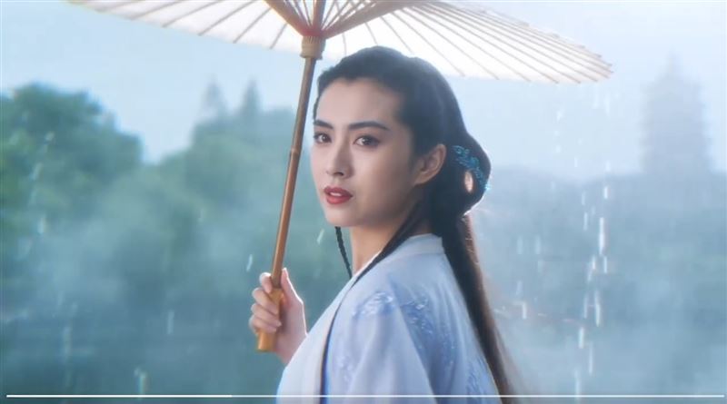 遊戲公司以AI生成,將王祖賢當年的盛世美顏還原非常完整。(圖/翻攝自微博)