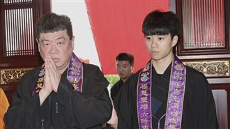 孫德榮證實遭蔡阿嘎封鎖　攜養子出面求饒