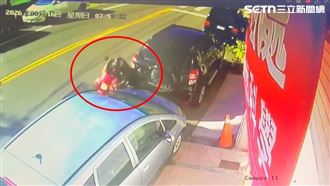 吸喪屍煙彈手狂抖！男逆向撞車狼狽落網