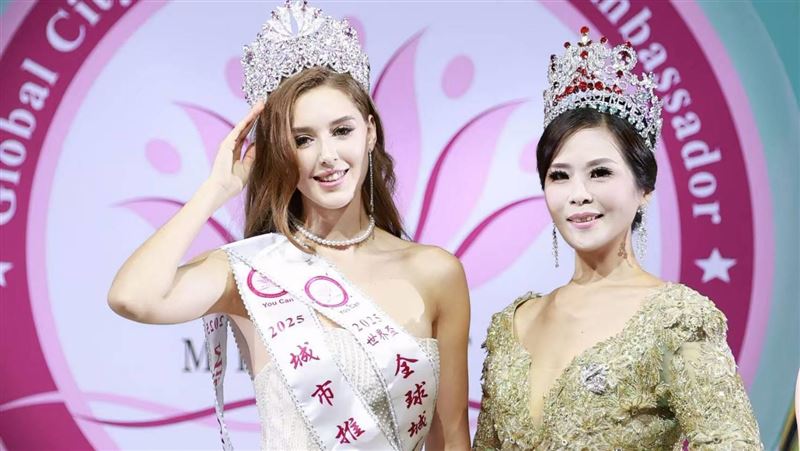 2025世界邀請賽冠軍尤莉亞Iuliia Pogorelova (左)、全球城市小姐世界邀請賽主席蕭美萍(右)訪問金門進行城市交流。(圖/中華全球城市選拔協會提供)