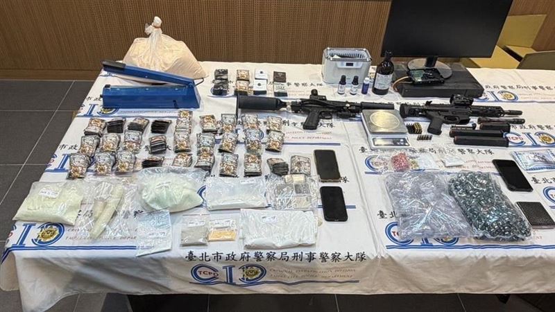 毒販擁衝鋒槍自重　北市刑大攻堅人贓並獲