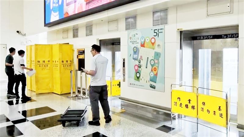 桃機旅客受困電梯　機場公司搶修23人脫困