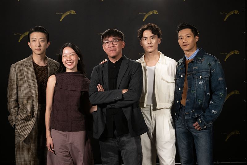 張懷秋(左起)、林詩安、導演楊國瑞、Dominick Rustam、黃冠智因《明月共此時》入圍第79屆盧卡諾影展主競賽單元。(圖/日映影像提供)