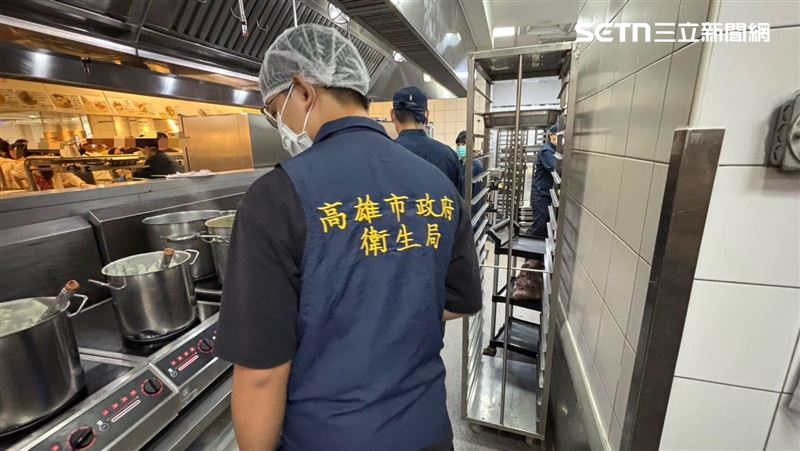 情侶吃鮭魚嗑到「塑膠片」 IKEA認錯吞罰