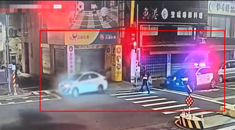 鐘男拒檢加速逃離現場。(圖/翻攝畫面)