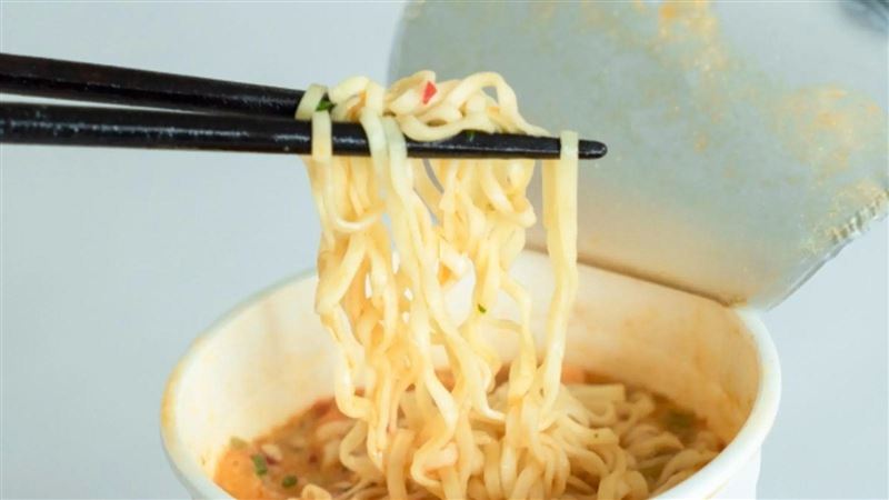他泡麵泡不爛怒提離職　網加碼爆奇葩理由