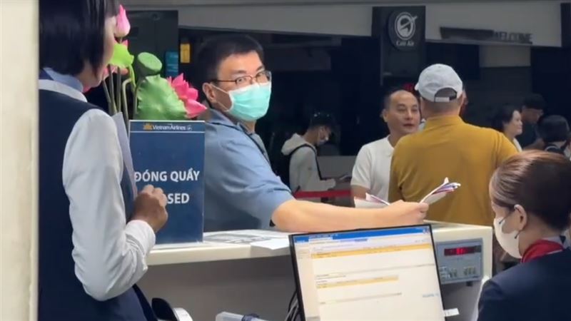 低調赴機場！趙建銘不發一語…沒女伴陪同