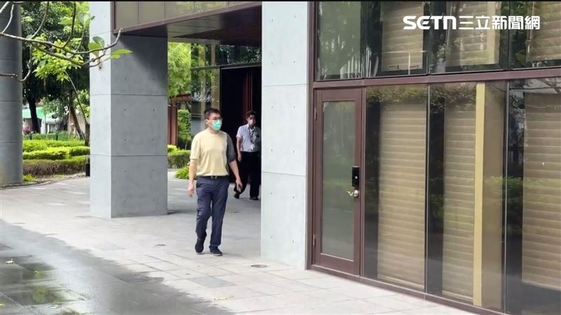 私吞2300萬？趙建銘爆偕女大生看房築愛巢
