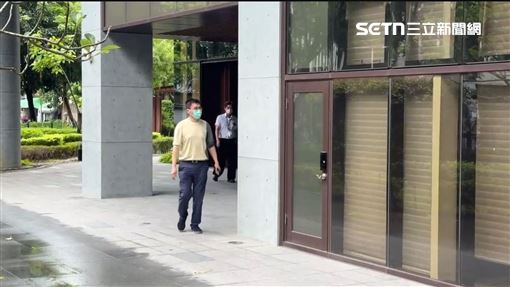 私吞2300萬？趙建銘爆偕女大生看房築愛巢