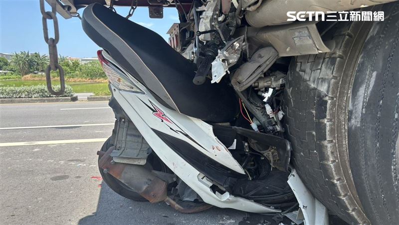恐怖撞擊畫面曝！男追撞貨櫃車插車底慘死