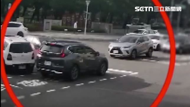 毒駕男闖紅燈肇事倒退嚕　害4車撞釀3人傷