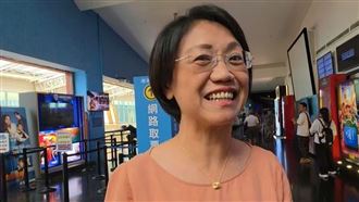 翁曉玲刪文化預算還拍手　名導開轟示警了