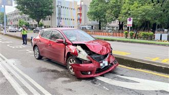 高雄男毒駕連撞4車！害3人受傷送醫