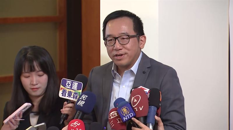 陳水扁兒子、現任新台灣國策智庫執行長的陳致中今(17)日現身台北舉行台中市長民調發布記者會後受訪。(圖/翻攝畫面)