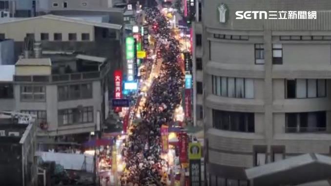 苗栗苑里限定的「鬼門關夜市」吸引眾多人潮