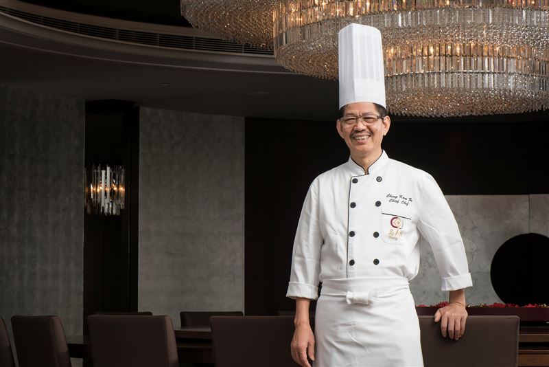 香港名人坊名廚「富哥」鄭錦富。(圖/漢來美食提供)