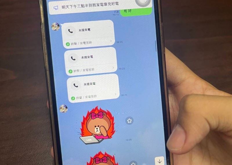 花蓮東大門夜市遭砸攤,當事人林男及江男出面道歉,並控訴攤商老闆黃男逼員工加入幫派跟吸毒,如果拒絕還會奪命連環摳,甚至嗆要直接到家裡抓人,根本是要毀了年輕人的前途。。(圖/翻攝畫面)