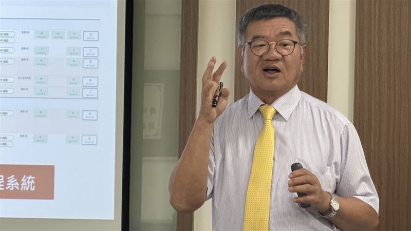 邑昇實業董事長簡榮坤宣布總投資金額約5億元,土地面積5700平方公尺、廠房面積達18600平方公尺,隨高階設備、自動化搬運及數位化製程管理陸續導入,整體月產能可望提升至原有產能的1.5倍,鎖定AI伺服器、資料中心、低軌衛星、無人機及航太軍工等高附加價值PCB市場。(圖/記者廖珪如攝影)