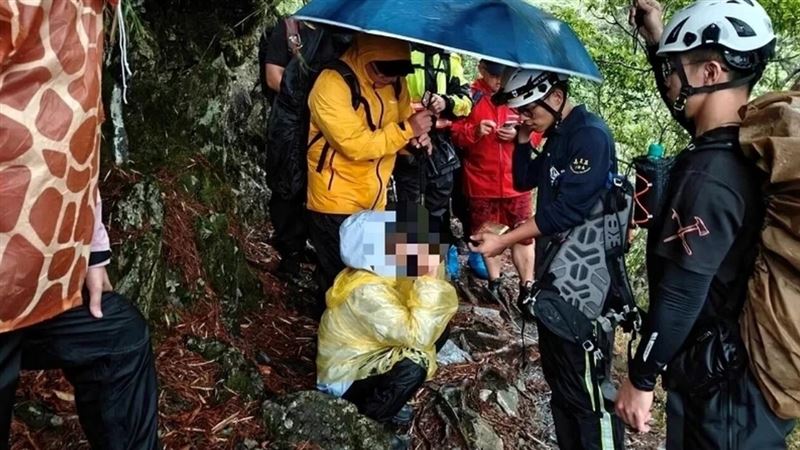 女童疑因高山症發作,突然頭暈、身體虛弱無力。(圖/翻攝畫面)