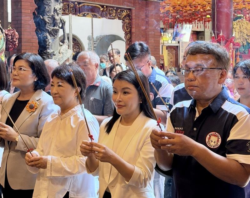 盧秀燕訪西螺參拜啖美食,盛讚張嘉郡拋政見讓雲林更進步
