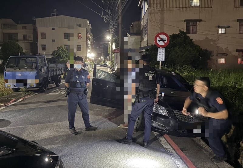 彰化男毒駕衝撞警車！遭連轟7槍拖下車壓制　採尿一驗體內嗎啡超標58倍（圖／翻攝畫面）