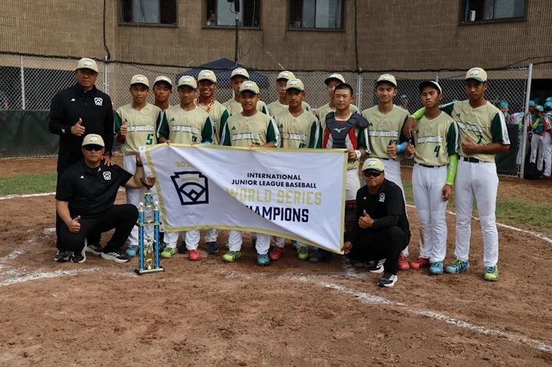 由桃園市新明國中青少棒隊組成的中華代表隊，在「世界次青少棒錦標賽」總決賽獲得亞軍。（圖取自新明國中棒球隊臉書）