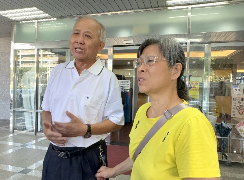 土城男謝文雄當街砍殺妻子小姨子,新北地院今日開庭審理,嫌犯全認罪並不停啜泣。(圖/中央社)