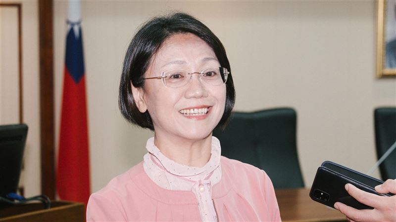 翁曉玲疑插隊、偷拍電影?他酸:中國大媽