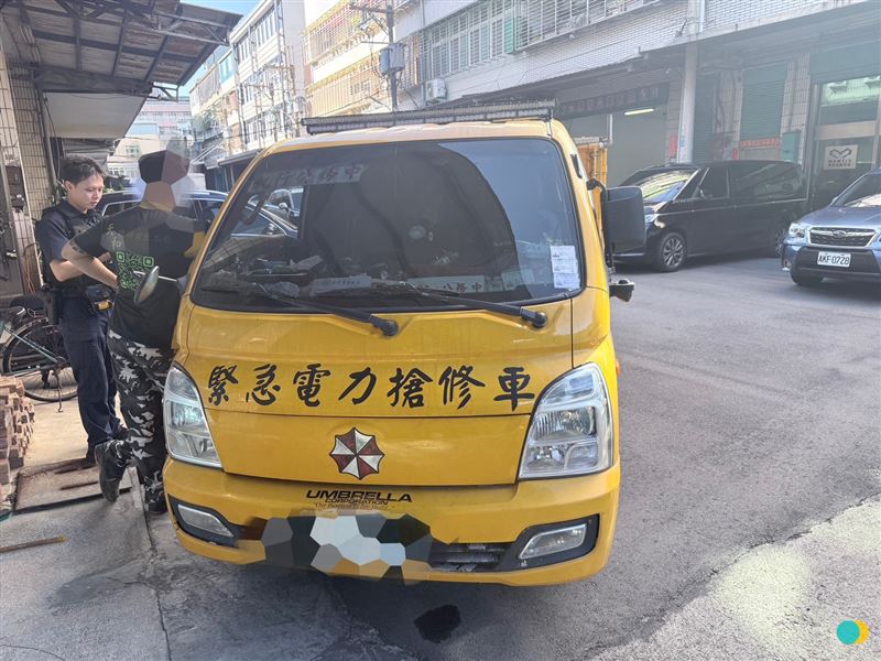 水電行的老闆為了規避工程車違規被開罰,把車身塗上「台灣電力工程」、「緊急電力搶修」字樣。(圖/翻攝畫面)
