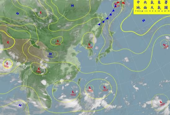 台灣周邊有多個熱帶擾動。(圖/翻攝自天氣風險)