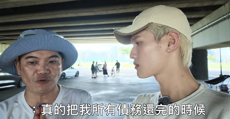 馬國弼帶鍾明軒來過去低潮時會待的公園。(圖/翻攝鍾明軒YouTube畫面)