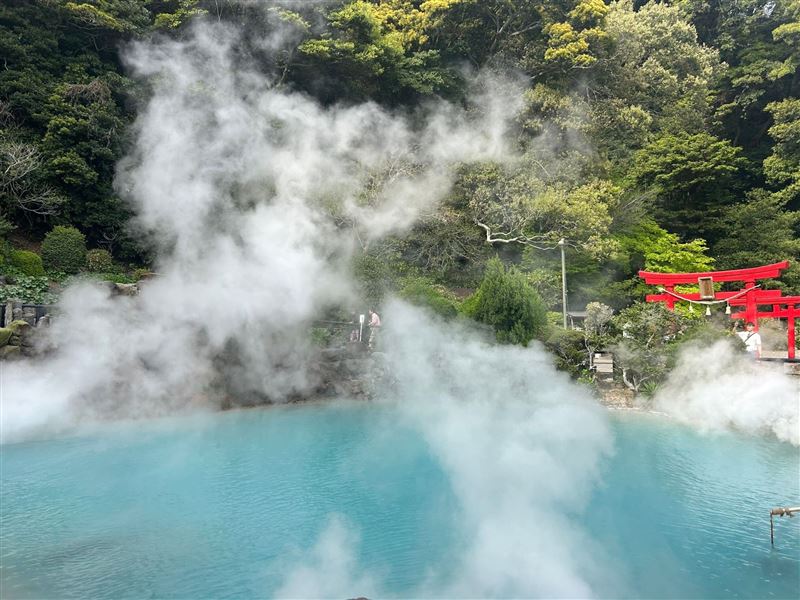 雄獅觀察溫泉已逐漸從行程中的附加體驗,轉為旅遊動線的核心,旅客更傾向入住溫泉旅館連泊。(圖/雄獅旅遊提供)