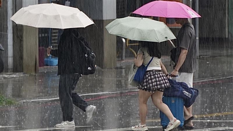 新／2縣市大雨特報！一路下到入夜