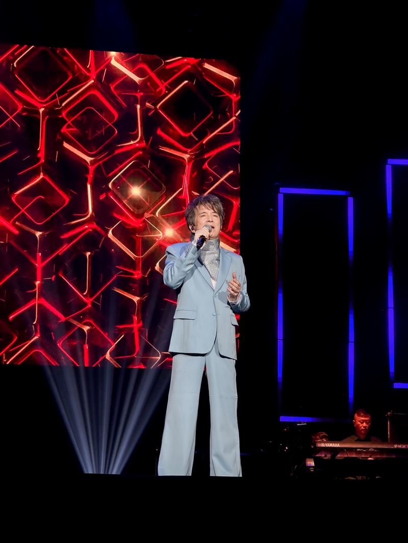 王建傑出到44年第一場演唱會唱《風飛沙》真相曝光,送陳盈潔:願她天上當菩薩繼續續唱歌。自己與歌迷再約唱10年。(圖/王建傑提供)