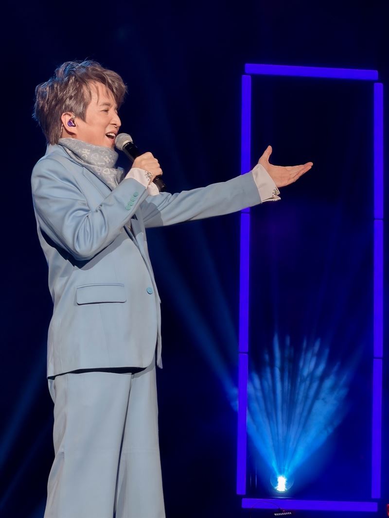王建傑出到44年第一場演唱會唱《風飛沙》真相曝光,送陳盈潔:願她天上當菩薩繼續續唱歌。自己與歌迷再約唱10年。(圖/王建傑提供)