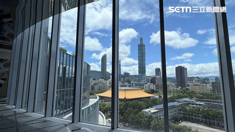 大巨蛋商場棟8樓約150坪的「Tea Garden」,可俯瞰大台北城市景和台北101。(圖/記者賴俊佑攝影)