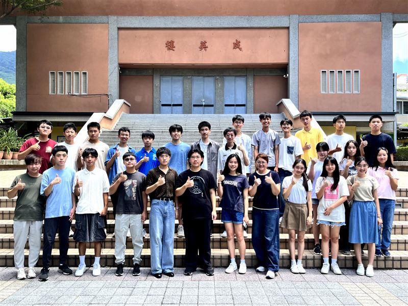 薇閣升學成果再創新高，總計今年錄取台大人數達到124人，在三類組的部分，台大醫學系錄取15人，陽明交大醫學系錄取16人。（圖／薇閣中學提供）
