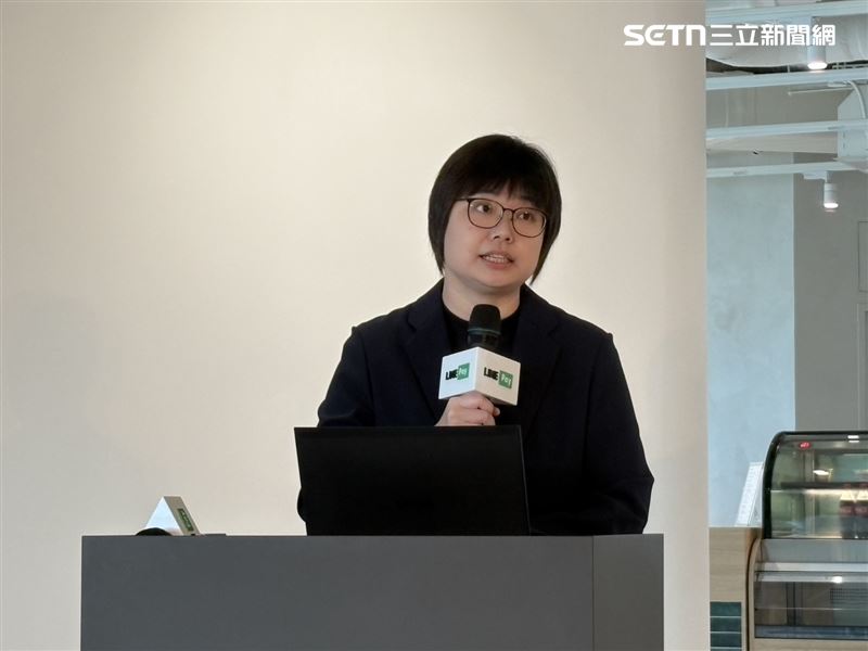 LINE Pay副總經理暨財務會計主管洪宇萱指出,LINE Pay交易量已突破4,450億元,全台用戶數超過1,370萬人,等於平均每兩人就有一人在使用LINE Pay;綁卡數則突破2,180萬張,市占率超過全台流通卡數的三分之一,全球支付據點更擴展至逾84萬處。(圖/記者王文承攝影)