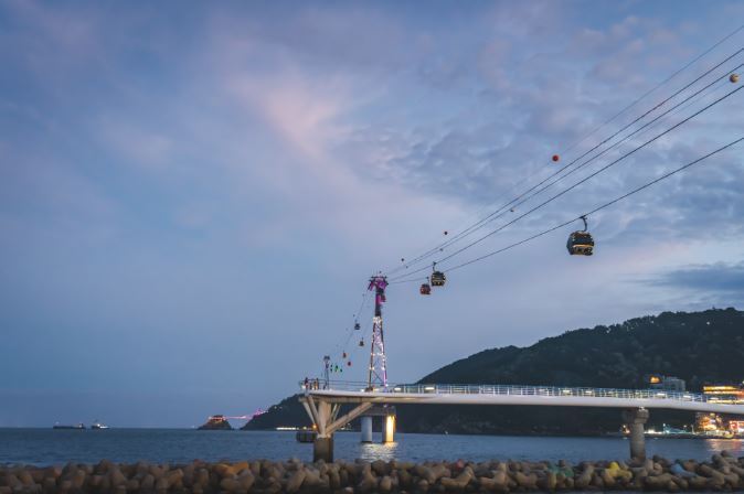 釜山松島海上纜車附近,包含5名台灣人,共有15人遭黃蜂螫傷。(圖/翻攝自韓國觀光公社官網)