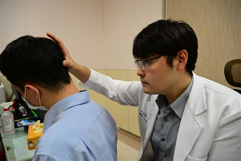 乾癬是一種與免疫系統失調相關的慢性全身性發炎疾病。(圖/翻攝畫面)
