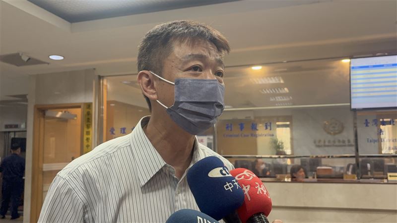 鉅淇口罩公司楊姓負責人控訴,曜群生醫有錢找藝人代言、辦活動,沒錢支付應給的貨款。(圖/翻攝畫面)