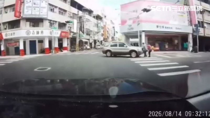 彰化員林有兩名銀髮族長者行經路口斑馬線時，無辜遭到一輛準備左轉的休旅車撞上