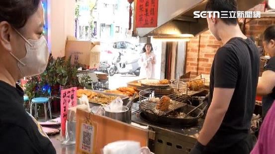 重陽路一段有近30年歷史的小吃店,主打手掌大份量十足的酥炸蚵嗲
