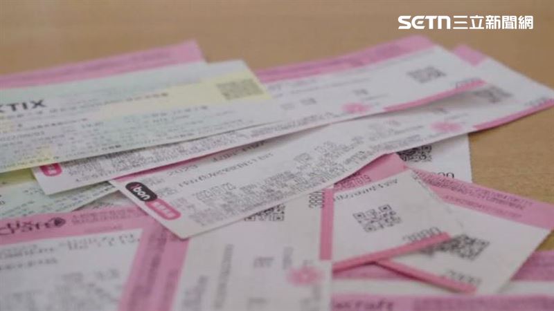 政府2023年修正文創法增列「黃牛條款」,明文規定藝文表演票券超過票面金額或是定價販售可處10倍到50倍罰鍰