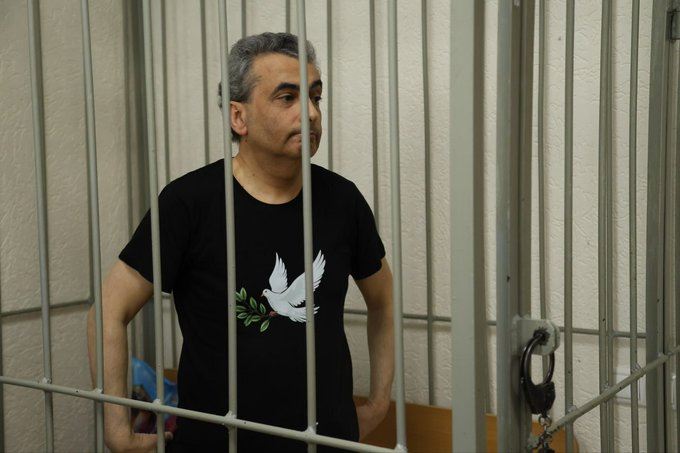 檢察官要求判處什洛斯伯格(Lev Shlosberg)12年徒刑,罪名是「詆毀俄羅斯軍隊」。(圖/翻攝自X平台 @YablokoParty)