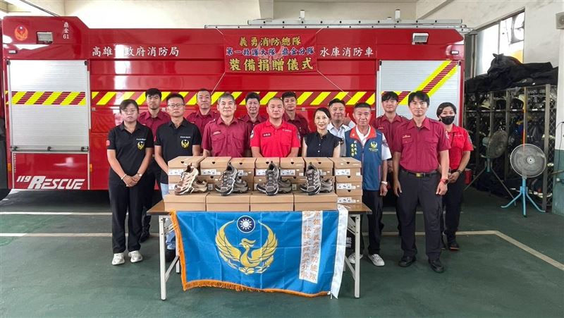 神隊友助攻！義消送鞋挺警消